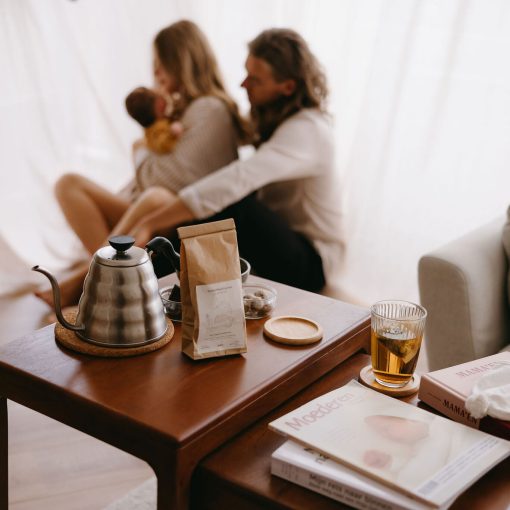 thee voor borstvoeding op tafel