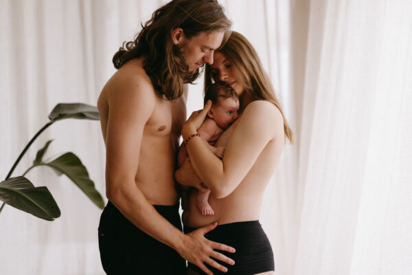 ouders na geboorte met baby