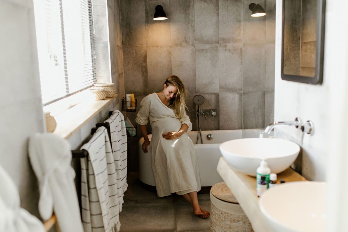 vrouw bij bad 35 weken zwanger