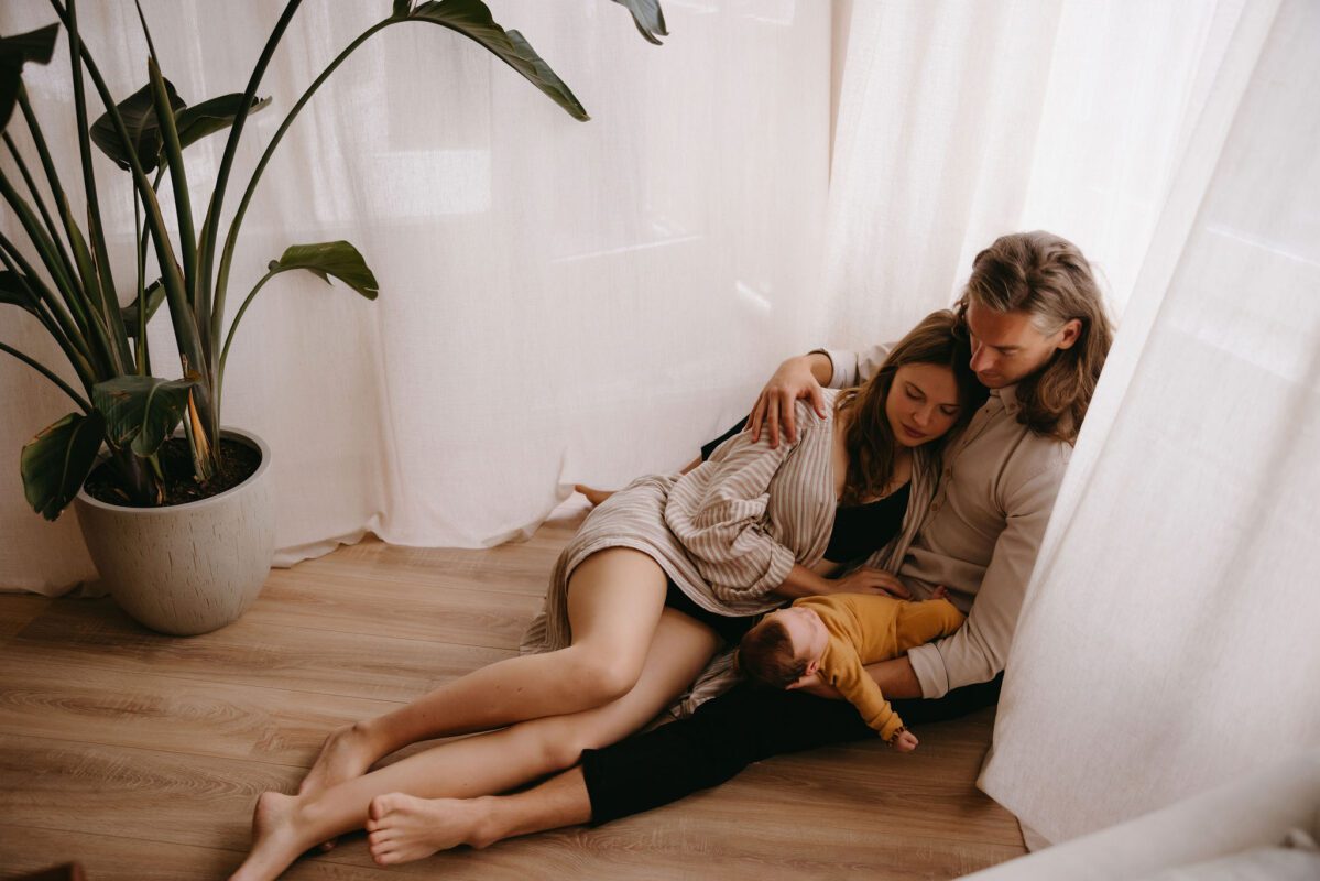 ouders met baby in kraamtijd
