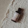 flesje massage olie op doek