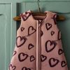 slaapzak roze hartjes